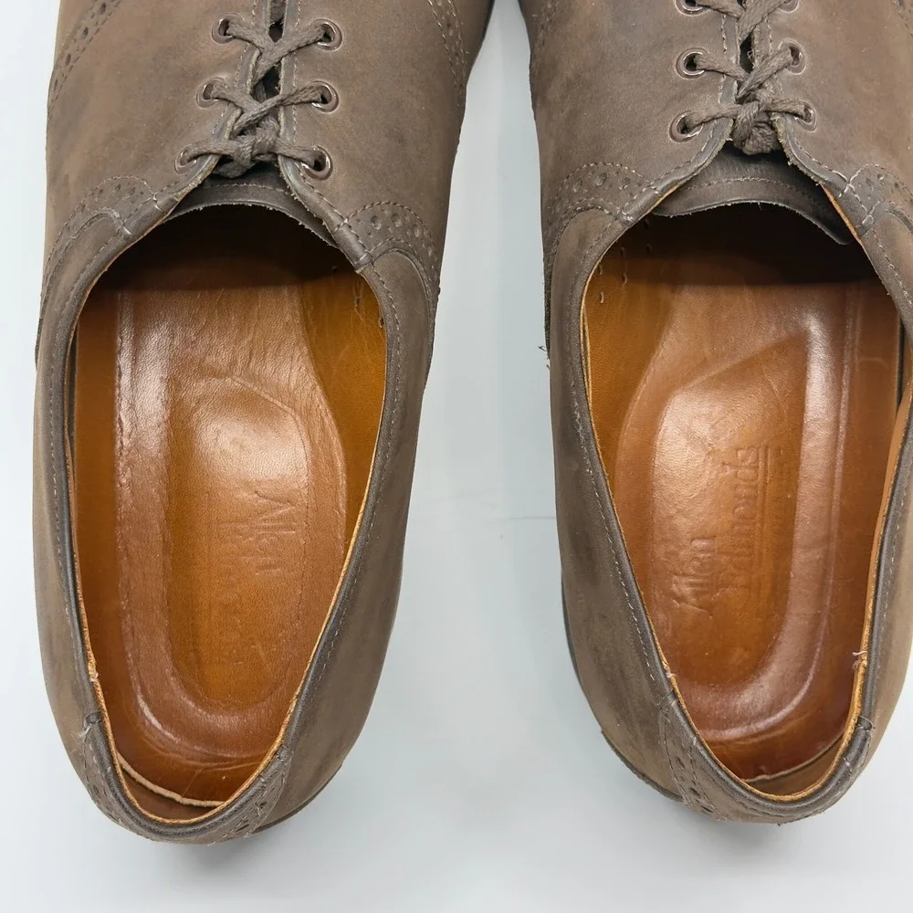 Allen Edmonds Oxfords Mens 13 AA Narrow Nubuck Vibram Gumlite Brown Brogue Suede